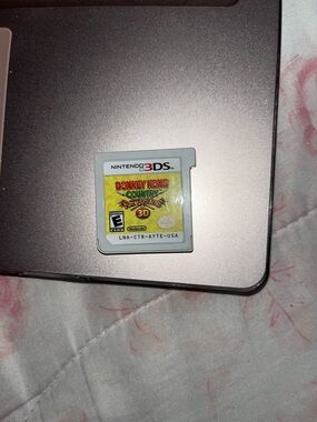 Nintendo 3DS Donkey Kong Country Returns 3D Game Card - White/Yellow